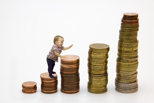 Ministrul Muncii: Un tătic ce ia 100.000 de lei lunar indemnizație de creștere a copilului ar trebui să contribuie 200 de ani. Reacția tatălui