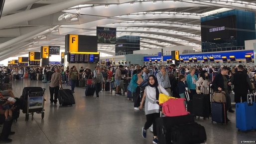 Haosul continuă pe aeroportul londonez Heathrow, cursele British Airways sunt fie întârziate, fie anulate
