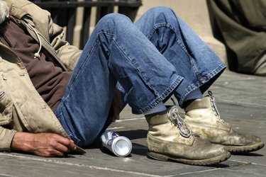 Un primar din America s-a amestecat printre oamenii străzii și a dormit cu ei. Ce a descoperit