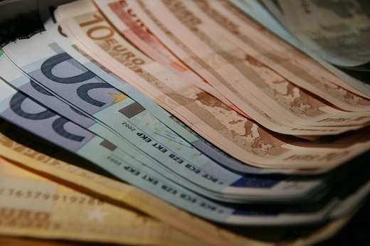 Comerțul, extrem de riscant pentru creditori. Construcțiile și agricultura, domeniile cu cei mulți rău-platnici