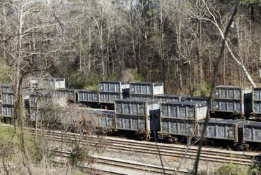 Un tren care transporta deșeuri din sistemul de canalizare al New York-ului a fost blocat în Alabama. Localnicii se împotrivesc: „Nu le-am produs noi. Nu le vrem aici.”