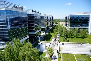 Serviciile către companii au încetinit în februarie, înregistrând un avans de 5%