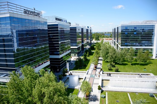 Serviciile către companii au încetinit în februarie, înregistrând un avans de 5%
