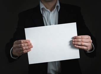 Decizie în Parlament: Firmele cu acțiuni la purtător vor putea în continuare să semneze contracte cu companiile de stat. Guvernul vrea însă să oprească acest tip de titluri