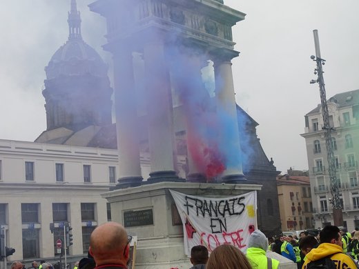 Promisiunile președintelui Macron către protestatari urmează să împingă deficitul bugetar al Franței dincolo de limita superioară permisă de legislația UE