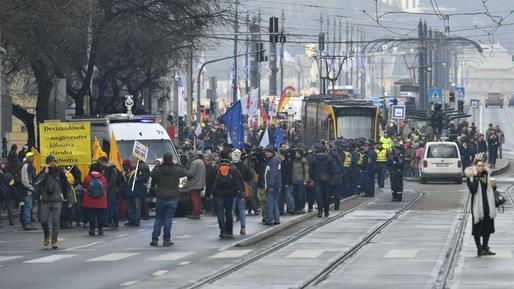 VIDEO Ungaria: Mii de manifestanți împotriva Legii muncii suplimentare