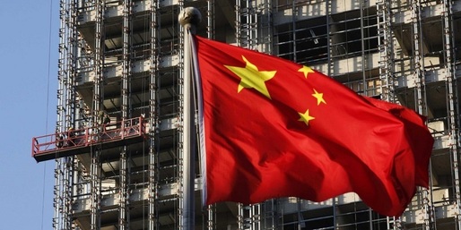 Activitatea fabricilor chineze a încetinit în decembrie pentru prima oară în doi ani