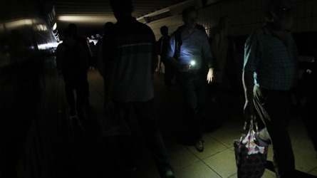 Jumătate de milion de britanici au rămas fără curent în urma opririi a două unități de producție, una pe gaz și alta eoliană