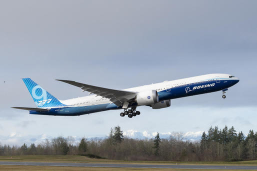 FOTO Boeing a efectuat zborul inaugural al noii aeronave 777X, cel mai mare avion comercial cu două motoare din lume