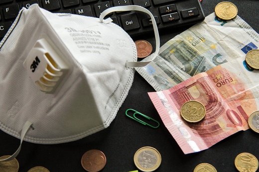 ULTIMA ORĂ INFOGRAFIC - BCR vede o recesiune severă în România și explozia deficitului bugetar. Șomajul ajunge la aproape 11%. Crește riscul retrogradării țării la categoria junk 