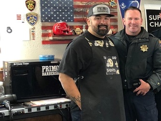 VIDEO Un frizer american sfidează ordinele de restricție și redeschide afacerea. „Nimeni nu ne va salva. Dacă o dau în bară, mai degrabă o fac muncind, decât stând și văzând cum mi se iau drepturile, afacerea și abilitatea de a-mi întreține copiii!”