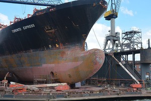 Lucrătorii din sectorul de construcții nave se vor putea pensiona mai devreme de vârsta standard, fără penalizare
