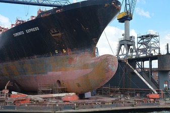 Lucrătorii din sectorul de construcții nave se vor putea pensiona mai devreme de vârsta standard, fără penalizare