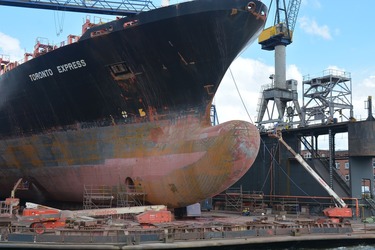 Lucrătorii din sectorul de construcții nave se vor putea pensiona mai devreme de vârsta standard, fără penalizare