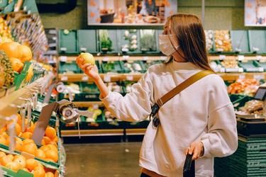 Erste: În pofida restricțiilor pe fondul pandemiei, economia României a continuat să crească în termeni anuali. Comerțul cu amănuntul și performanțele solide din primele 2 luni au salvat economia 