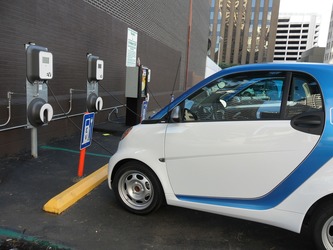 Financial Times: Industria vehiculelor electrice - o bulă pe cale să explodeze în urma coliziunii cu realitatea