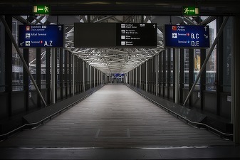 Românii evită să plece la muncă în străinătate în această perioadă. Marea Britanie a căzut. Germania, Olanda și Franța - primele opțiuni. Angajatorii din străinătate continuă să se uite către "pepiniera" din România