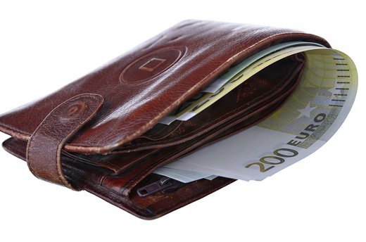 BNR vede o creștere economică mult mai ridicată decât era anticipat, pe fondul avansului consumului și investițiilor. Noi presiuni de creștere a salariilor