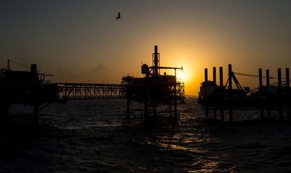 GRAFIC Petrolul sare de 80 de dolari, cel mai ridicat nivel al ultimilor 3 ani. Estimările OMV Petrom - depășite