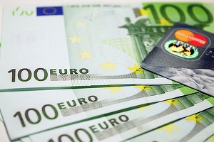 Macron propune „plafoane” la nivel european pentru salariile marilor directori de companii: „Este șocant, este excesiv”