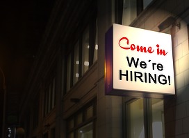 Foarte mulți manageri găsesc cu greu angajați specializați în industrie. Se așteaptă și 9 luni de la anunțul de recrutare. "Vânătoarea de creiere", de pe băncile școlii