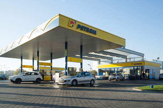 Noi ieftiniri. Motorina a coborât sub 8 lei în toate stațiile liderului pieței, benzina se apropie de 6,5 lei. Prețuri atât de mici la carburanți n-au mai fost înregistrate de la începutul lunii februarie