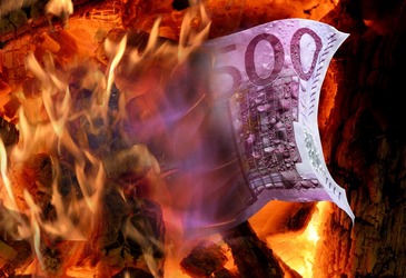 GRAFICE Băncile au tot mai mulți clienți pentru depozitele la termen. Românii redescoperă mirosul dolarilor. Depozitele în alte valute decât euro au ajuns la un record istoric. Leul face pui (jumuliți în continuare de inflație)

