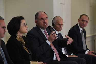 Profit Financial.forum - Președinte executiv Alpha Bank România: Intrăm într-un an cu incertitudine maximă, cu elemente care ne fac să fim extrem de precauți, dar sunt mai degrabă pozitiv că nu ne vor lovi atât de tare
