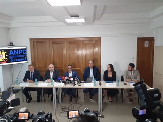 DOCUMENT ANPC ordonă băncilor să recalculeze creditele și să reducă "optim" gradul de îndatorare. Președintele Constantinescu acuză ”acțiuni de intimidare" și "portavocile băncilor". Către Profit.ro: Nu vă răspund, sunteți... portavocea Bancpost (care a d