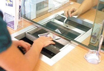 GRAFICE Băncile scad dobânzile la depozitele în lei și scumpesc creditele ipotecare noi. Cresc și dobânzile la împrumuturile în euro. Ce se întâmplă cu ROBOR și IRCC

