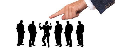 Guvernul Ciucă a angajat mai mulți bugetari pe lună decât guvernele Orban și Cîțu și pare să fi rămas doar în urma guvernelor PSD din 2017-2019