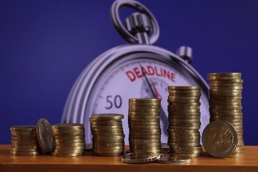 Guvernul s-a apropiat cu împrumuturile de 100 miliarde lei. A împrumutat cu peste 16 miliarde lei mai mult decât în primul trimestru de anul trecut