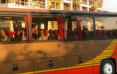 Câți muncitori străini mai are acum România, după ce în ultimii 3 ani a acordat sute de mii de permise. Mulți pleacă rapid în alte țări UE și își lasă angajatorul "cu ochii în soare"
