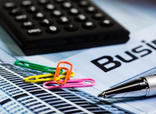 Numărul persoanelor fizice și firmelor înmatriculate în primele 4 luni din 2025, în scădere cu circa 9%