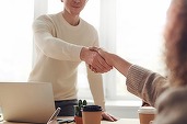 Speriate de incertitudinea politică, firmele au pus pauză - Ofertele de muncă au scăzut
