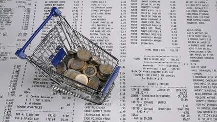 GRAFICE Angajații de la stat produc tot mai puțin. Salariile se plătesc, dar valoarea adăugată scade
