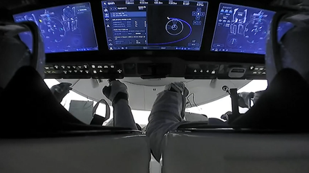 Capsula Crew Dragon a SpaceX a ajuns la Stația Spațială Internațională cu patru astronauți, între care doi americani și un rus