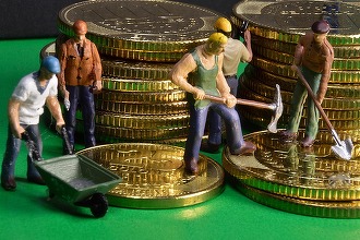 Salariul mediu pe economie abia a depășit inflația într-un an. Domeniile câștigătoare au creșteri de două cifre. Există meserii în care veniturile au scăzut