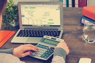Multinaționalele și antreprenorii români refuză foștii bugetari