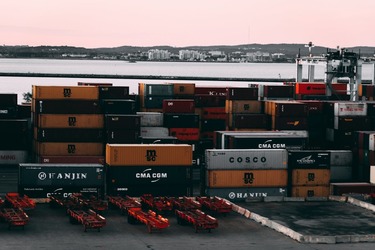Exporturile Germaniei ar urma să scadă cu 2,5% în 2025, ca efect al noilor taxe vamale americane