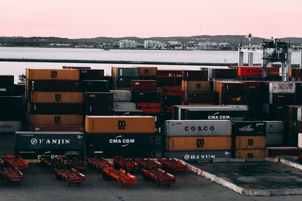 Exporturile Germaniei ar urma să scadă cu 2,5% în 2025, ca efect al noilor taxe vamale americane