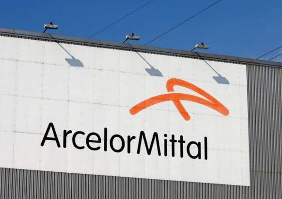 Plăți compensatorii pentru angajații de la ArcelorMittal Hunedoara. Banii se vor acorda într-o singură tranșă