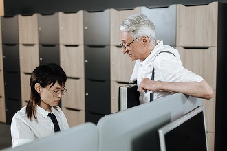 Schimbare de situație - Angajații cu vârsta 45+ lasă teama și încep să își caute alte locuri de muncă