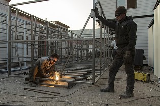 Firmele din România merg până în Asia pentru sudori, croitori, agronomi