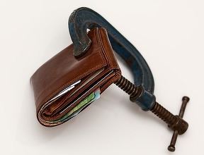 Economiștii anticipează o scădere a economiei la început de an. Inflația este așteptată să treacă de 10%