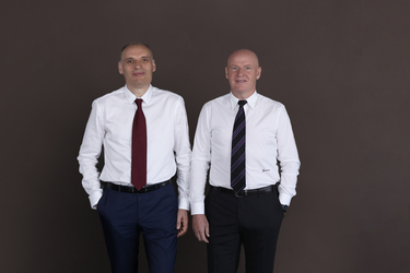 Frații Pavăl (Dedeman) urcă cu magazinele Carrefour pe primul loc la cele mai mari tranzacții în S1