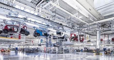 1.200 de angajați dispar în România în fiecare lună din industria auto. Cel mai îngrijorător declin din ultimii ani și cea mai lungă perioadă de contracție a forței de muncă din ultimul deceniu GRAFICE