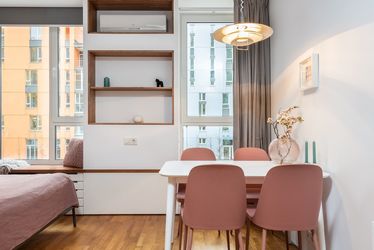  ULTIMA ORĂ FOTO Airbnb începe curățenia în România. Apartamentele din clădirile cu bulină roșie riscă eliminarea din platformă