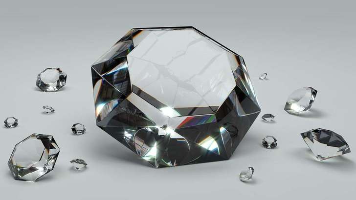 Prețul diamantelor s-a prăbușit. Piața este presată de cererea slabă și explozia diamantelor de laborator din China GRAFIC