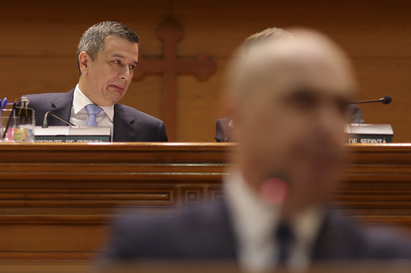 BCR: România pare să iasă din recesiune. Instabilitatea politică afectează credibilitatea consolidării fiscale GRAFICE